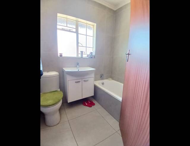 4 BEDROOM HOUSE FOR SALE IN VAALPARK